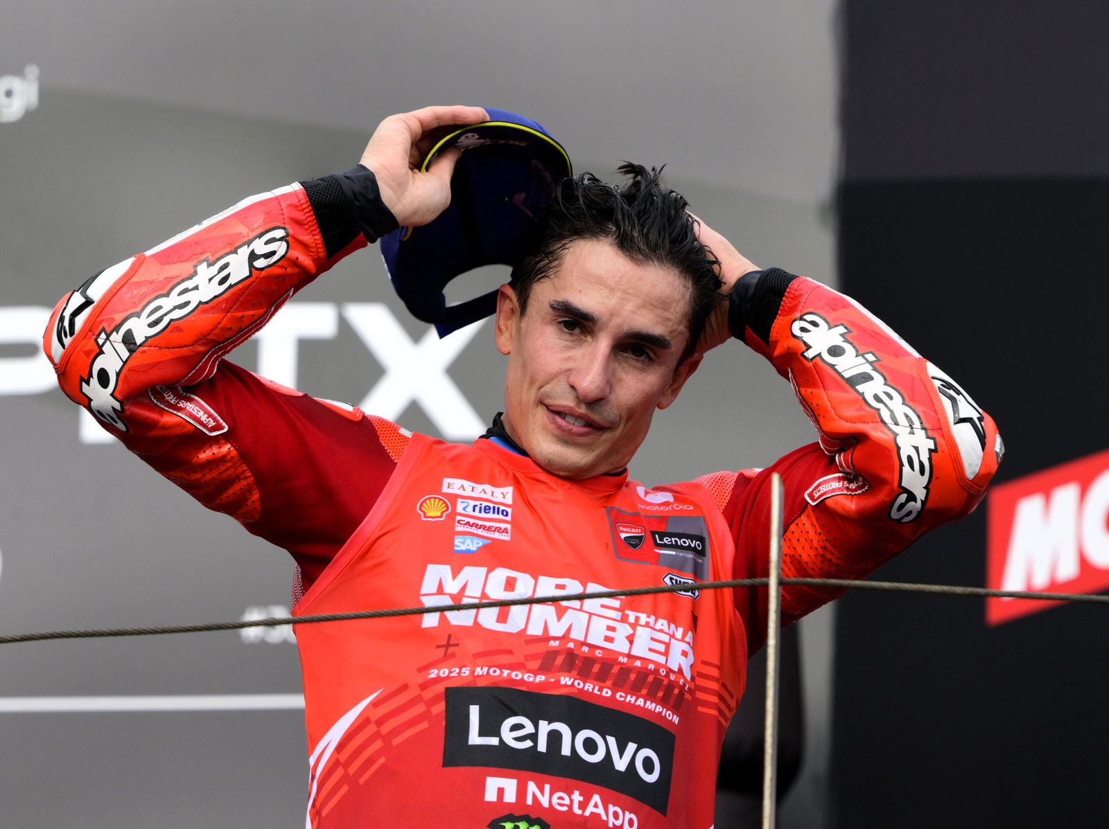 Marc Márquez fél, miután Bagnaia Ducatija füstölög Japánban!